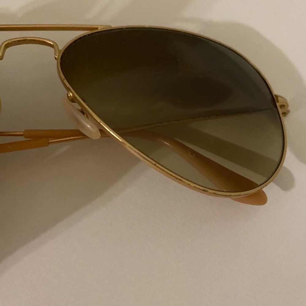 Ray-Ban Aviators - image 3